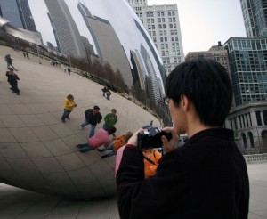 Eddie Wu takes a photo of Cloud Gate/Leor Galil